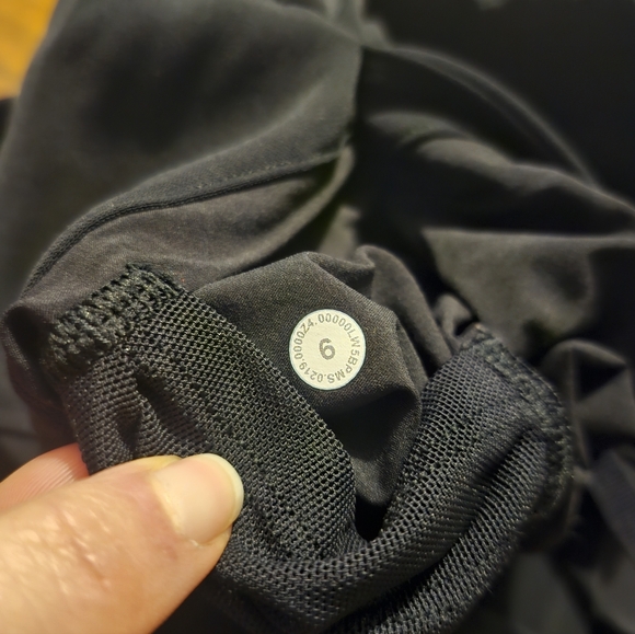 Lululemon On The Fly pants. - Picture 9 of 9